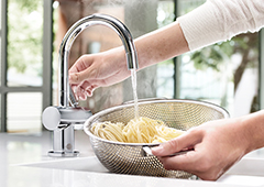 Steaming hot water tap washing pasta