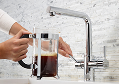 Steaming hot water tap with coffee pot